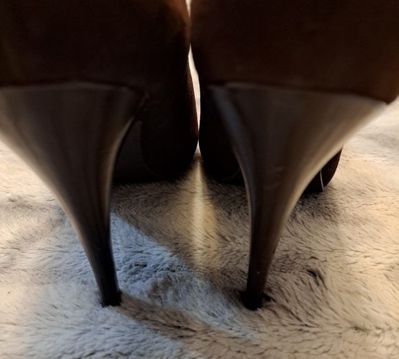 BCBG Brown Suede Heels With Open Toe - Picture 5 of 9